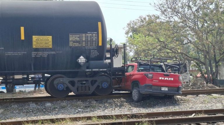 large_choque_tren_camioneta1_feafb9e841